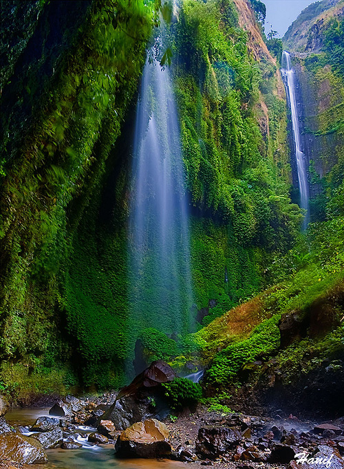 10 Effective Tips for Better Waterfalls Pictures - Madakaripura Waterfalls