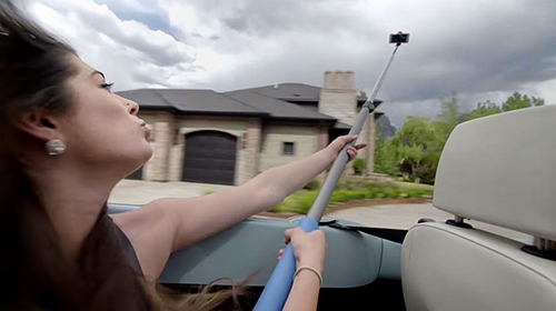 A Video on Why a Selfie Stick Can be Very Dangerous