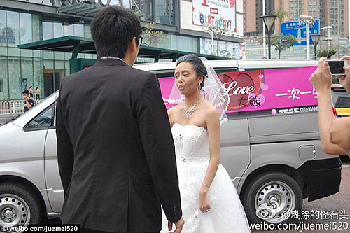 The bride was deliberately wearing a makeup that made her look like an old woman
